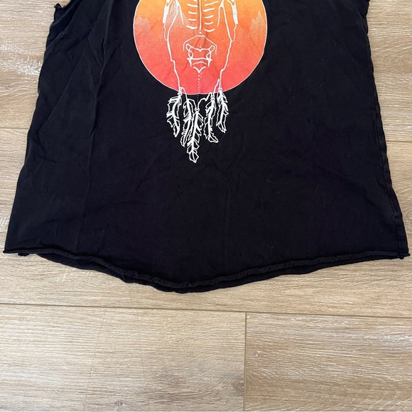 Emma & Sam Vintage Cutoff Tee - Picture 3 of 6